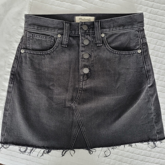 Madewell denim skirt in size 24 - Picture 1 of 3